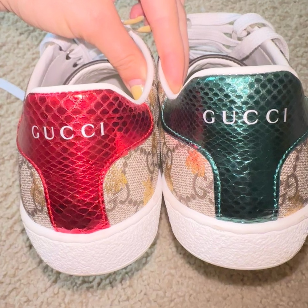 Gucci sneakers with shoe covers, cards and Gucci box 

Women’s size 7/ EU 37